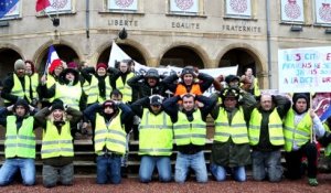 Gilets jaunes à Thionville : action symbolique devant la mairie