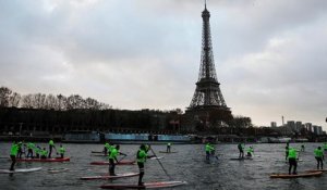 800 paddles traversent Paris