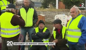 Les "gilets jaunes" poursuivent la mobilisation