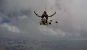 Une parachutiste âgée de 102 ans