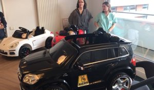 Des voitures électriques pour transporter les enfants au bloc opératoire