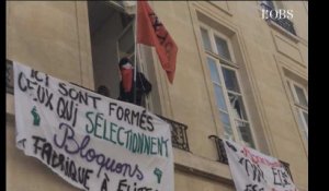 Des sacs de couchage et des cagoules pour le blocage de Sciences Po Paris
