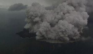 Tsunami en Indonésie: le niveau d'alerte du volcan relevé