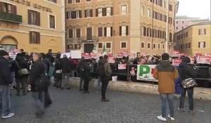 Des gilets bleus italiens contre "le budget du peuple"