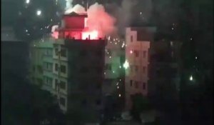 Ils tirent un feu d'artifice depuis le toit d'un immeuble et ça tourne au drame !