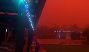 Nuit rouge en Australie, pendant une tempête de sable
