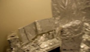 Le bureau entier recouvert d'aluminium pour son anniversaire.. surprise !