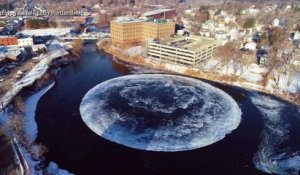 Un étrange cercle de glace apparait sur une rivière et inquiète les habitants