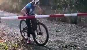 On a trouvé la cycliste la plus stupide du monde