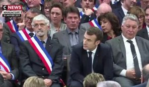 Emmanuel Macron regagne en popularité et entre en campagne pour les Européennes