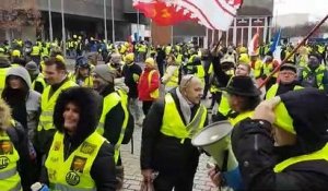 Saint-Louis : des gilets jaunes contre le gouvernement