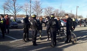 Avignon : la police multiplie les contrôles en marge de la manifestation des gilets jaunes