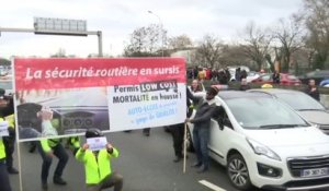 Les auto-écoles manifestent contre un permis "low cost"