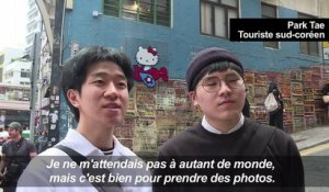 Les touristes s'attroupent pour des photos Instagram à Hong Kong