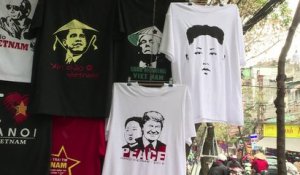 A Hanoï, des t-shirts à l'image de Trump et Kim