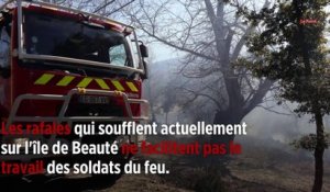 Corse : les pompiers face aux flammes