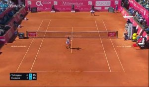 Tennis - Pablo Cuevas fait une feinte de smash pour conclure un point