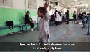 Afghanistan: le sourire d'Ahmad, amputé de 5 ans, émeut le pays