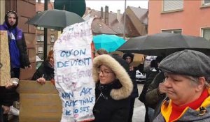 Marche funèbre des professeurs du lycée Jean de Pange à Sarreguemines contre la réforme du bac .