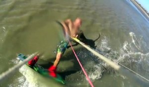 Un pitbull attaque un homme en kitesurf