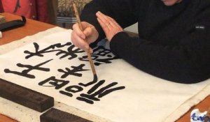 Démonstration de calligraphie au musée Quesnel-Morinière