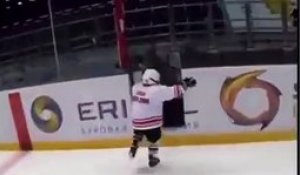 L'entraînement de ces petits joueurs russes de hockey sur glace est très intense