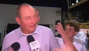 Un sénateur australien reçoit un oeuf sur la tête