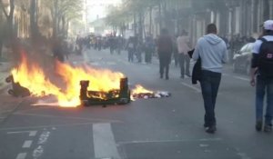 Plusieurs feux de poubelles à Bordeaux, les forces de l'ordre évacuent la foule
