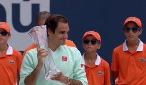 Miami - Federer remporte son 101e titre en corrigeant Isner