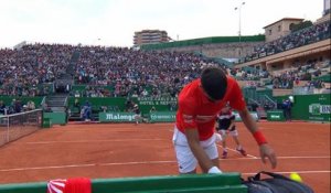 Monte-Carlo - Djokovic fracasse sa raquette face à Kohlschreiber