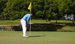 Règles de golf 2019 : Une balle jouée depuis le green, heurte le drapeau resté dans le trou sans être pris en charge