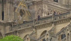 Notre-Dame: les premières images de la bâche installée pour protéger la cathédrale de la pluie
