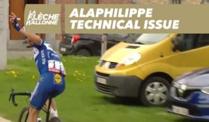 Alaphilippe technical issue - La Flèche Wallonne 2019