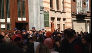 Environ 200 manifestants devant l'École n°1 de Schaerbeek après des soupçons de pédophilie