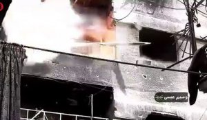 L'impressionnant tir de missile de l'armée syrienne depuis... un balcon d'immeuble !