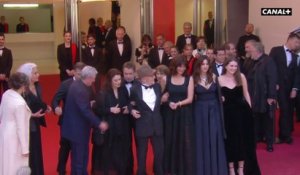 L'équipe du film Les plus belles années d'une vie sur les marches - Cannes 2019