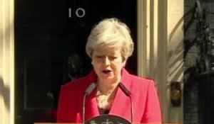 Émue aux larmes, Theresay May annonce sa démission