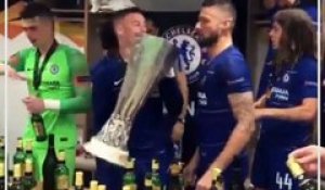 Ligue europa : La fête dans le vestiaire de Chelsea avec le trophée, Giroud inarrêtable