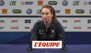 Thiney «pas du tout sensible» à l'égalité hommes-femmes pour les primes - Foot - Bleues