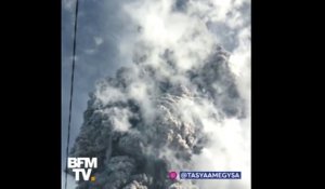 Regardez l'éruption (en accéléré) du volcan Sinabung en Indonésie
