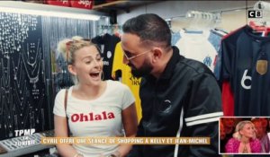 Kelly Vedovelli fait du shopping dans un souk avec Cyril Hanouna