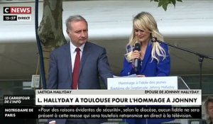Regardez les images de Laetitia Hallyday qui s'effondre en larmes pendant son discours devant le Zenith de Toulouse