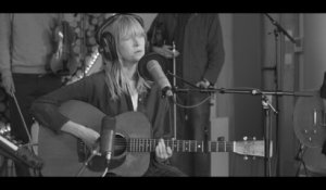Lucy Rose - Treat Me Like A Woman (Live at Decoy Studios)