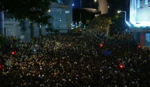 Hong Kong : la réponse de la police après les blocages des manifestants