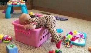 Vidéo Bébés drôles à mourir de rire (compilation vidéo drôle) !