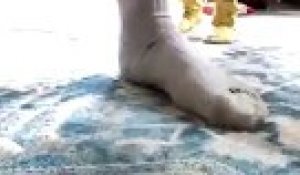 Un Bebe Met Le Volume A Fond Pour Danser Le Hip Hop Dans La Voiture Sur Orange Videos