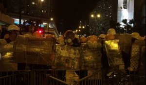 Hong Kong: manifestants et police face à face