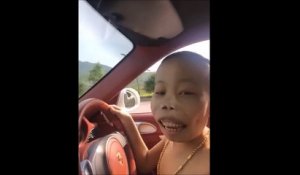 Ce papa chinois laisse son fils conduire sa voiture de luxe