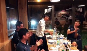 [Vidéo] Le toast pour sa victoire que Nairo Quintana a fait lors du dîner de l'équipe Movistar