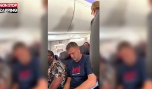 Une femme hystérique frappe violemment son mari dans un avion (Vidéo)